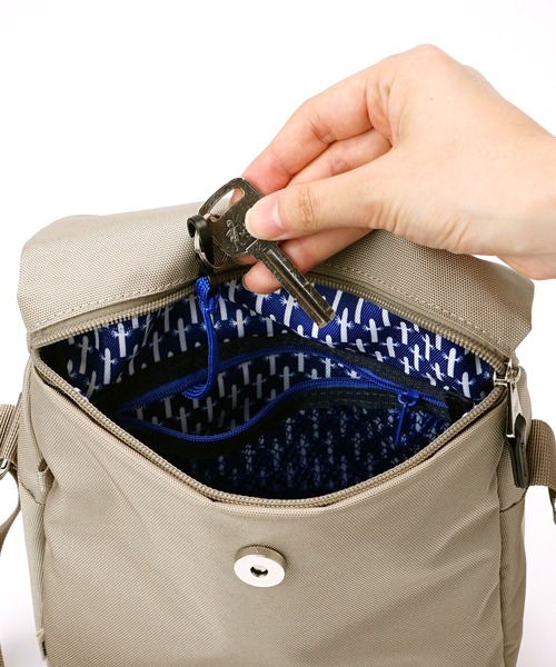 MOOMIN（ムーミン）の「【MOOMIN】(ムーミン) コンパクト ショルダーバッグ RMNK-01（ショルダーバッグ・レディース・ベージュ/レッド/グリーン/ブラック・ONE SIZE）」の16枚目の写真