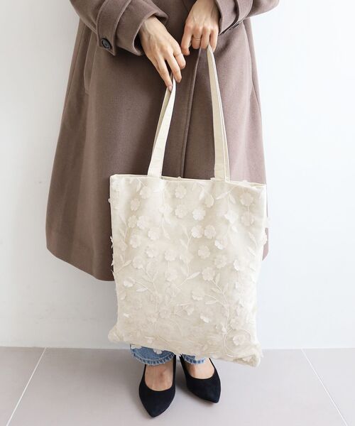 le.coeur blanc（ルクールブラン）の「チュールフラワーシンプルトート（トートバッグ・レディース・ブラック/アイボリー・FREE）」の5枚目の写真