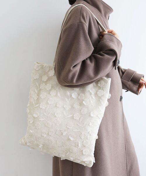 le.coeur blanc（ルクールブラン）の「チュールフラワーシンプルトート（トートバッグ・レディース・ブラック/アイボリー・FREE）」の6枚目の写真