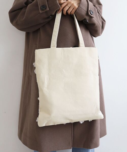 le.coeur blanc（ルクールブラン）の「チュールフラワーシンプルトート（トートバッグ・レディース・ブラック/アイボリー・FREE）」の7枚目の写真