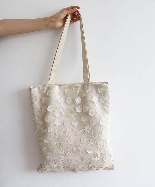 le.coeur blanc（ルクールブラン）の「チュールフラワーシンプルトート（トートバッグ・レディース・ブラック/アイボリー・FREE）」の8枚目の写真