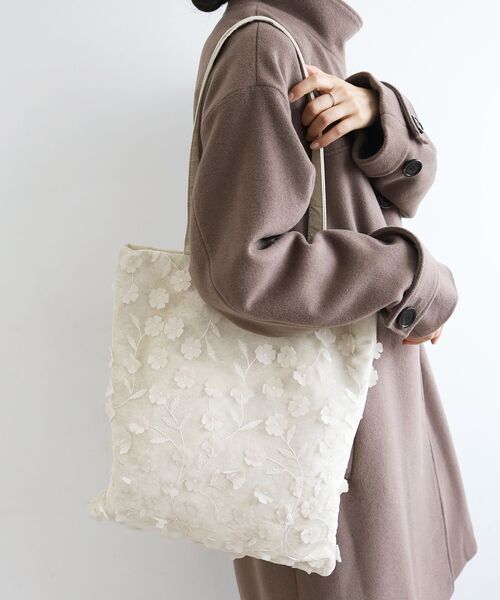 le.coeur blanc（ルクールブラン）の「チュールフラワーシンプルトート（トートバッグ・レディース・ブラック/アイボリー・FREE）」の9枚目の写真