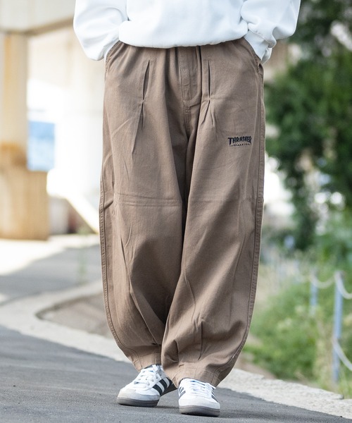 THRASHER（スラッシャー）の「【3】〔THRASHER/スラッシャー〕デニム/カツラギ ワイドバルーン ダーツパンツ（デニムパンツ・メンズ・ブラック/サックスブルー/オフホワイト/ダークブラック/ベージュ・MEDIUM/LARGE/X-LARGE）」の4枚目の写真