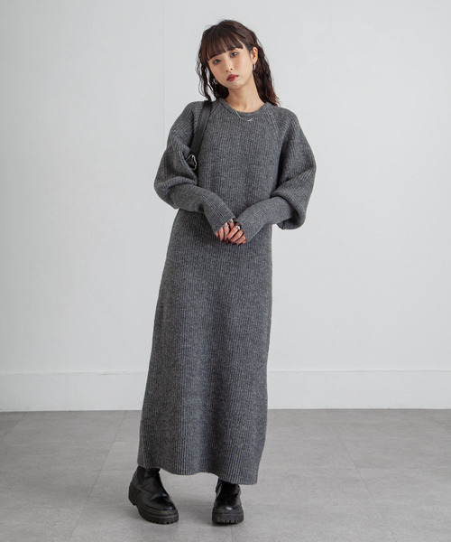 Chillfar(チルファー)の「ニットラグランワンピース(ワンピース・レディース・ブラウン/ネイビー/チャコール/アイボリー/ブラック・FREE)」の3枚目の写真