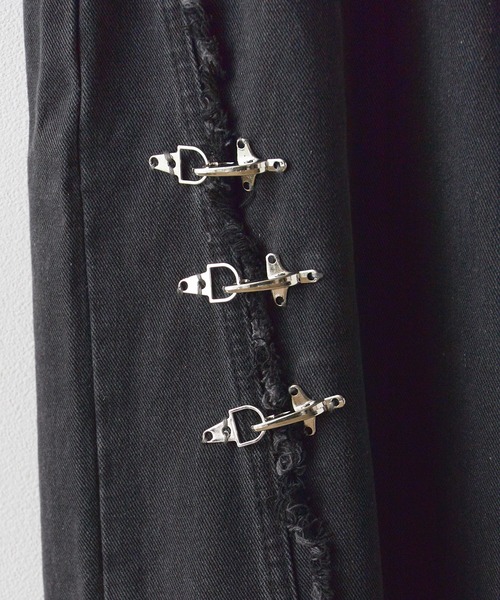 ROOPTOKYO（ループトウキョウ）の「留め具デザインラインデニムパンツ（デニムパンツ・メンズ・ブラック・FREE）」の9枚目の写真