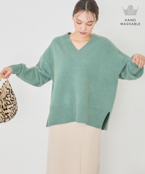 Andemiu(アンデミュウ)の「【洗える】CNラクーンコンVネックニット116860(ニット/セーター・レディース・ブラック/グリーン/ベージュ/ローズ/ブラウン/ピンク/イエロー・FREE)」の4枚目の写真