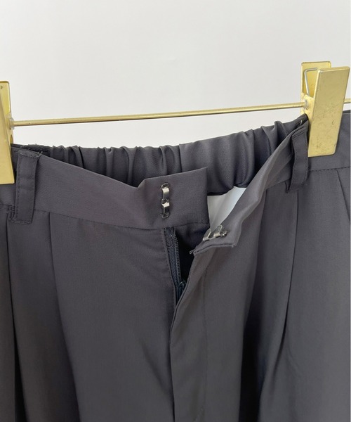 Olu.(オルドット)の「ターンバックワイドパンツ(その他パンツ・レディース・チャコールグレー/グレイッシュベージュ/ライトグレー・FREE)」の8枚目の写真