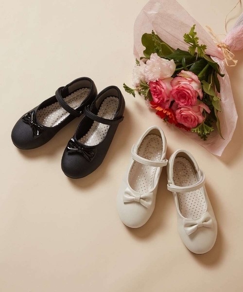 a.v.v（アーヴェヴェ）の「[18-20cm][CEREMONY STYLE]リボンバレエシューズ（その他シューズ・キッズ・ブラック/ホワイト・18/19/20）」の2枚目の写真