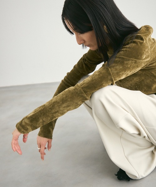 Lutim by u（ルチバイユー）の「Velour Mesh Back Drop Tops / ベロアメッシュバックドロップトップス（Tシャツ/カットソー・レディース・キャメル/ブラック/カーキ・FREE）」の10枚目の写真