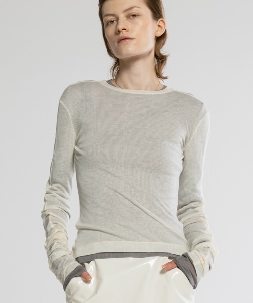 CINOH（チノ）の「テンセルカシミヤリブロングスリーブTシャツ（Tシャツ/カットソー・レディース・アイボリー系/チャコールグレー/レッド・38/36）」の2枚目の写真