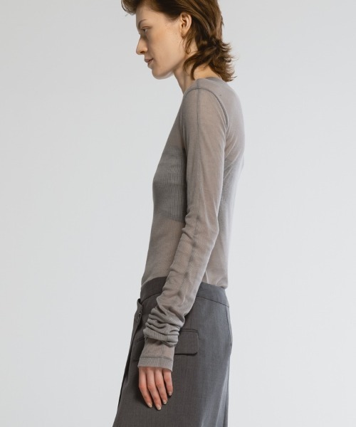 CINOH（チノ）の「テンセルカシミヤリブロングスリーブTシャツ（Tシャツ/カットソー・レディース・アイボリー系/チャコールグレー/レッド・38/36）」の4枚目の写真