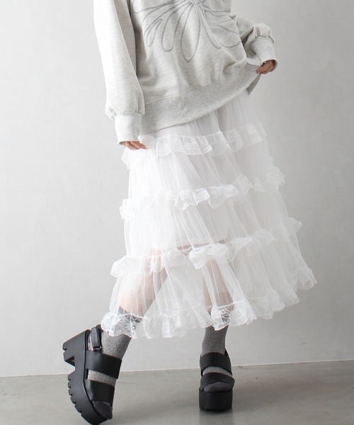 SpRay（スプレイ）の「チュールフリルティアードロングスカート（スカート・レディース・ホワイト/アイボリー/ブラック・FREE）」の12枚目の写真