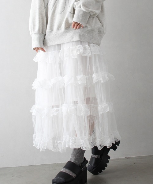 SpRay（スプレイ）の「チュールフリルティアードロングスカート（スカート・レディース・ホワイト/アイボリー/ブラック・FREE）」の15枚目の写真