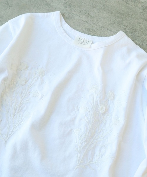 yuni(ユニ )の「ノバナ刺繍ロンT(Tシャツ/カットソー・レディース・ホワイト/ブラック・FREE)」の2枚目の写真