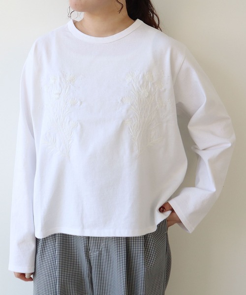 yuni(ユニ )の「ノバナ刺繍ロンT(Tシャツ/カットソー・レディース・ホワイト/ブラック・FREE)」の7枚目の写真