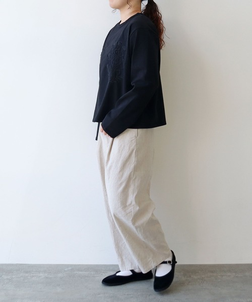 yuni(ユニ )の「ノバナ刺繍ロンT(Tシャツ/カットソー・レディース・ホワイト/ブラック・FREE)」の13枚目の写真