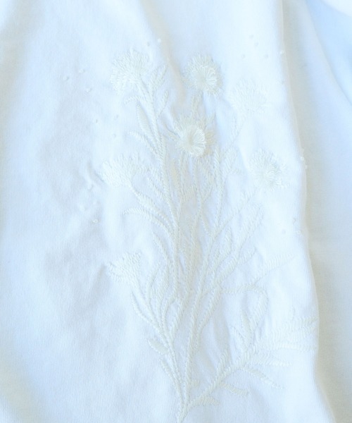 yuni(ユニ )の「ノバナ刺繍ロンT(Tシャツ/カットソー・レディース・ホワイト/ブラック・FREE)」の11枚目の写真