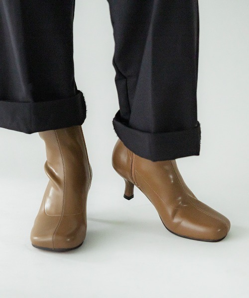 LE VERNIS（ル・ベルニ）の「LE VERNIS(ル・ベルニ)Round stretch short boots（ブーツ・レディース・カーキ/ブラック/ベージュ・23.5/23/24.5/24）」の3枚目の写真