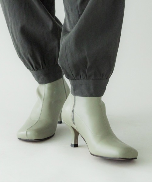 LE VERNIS（ル・ベルニ）の「LE VERNIS(ル・ベルニ)Round stretch short boots（ブーツ・レディース・カーキ/ブラック/ベージュ・23.5/23/24.5/24）」の5枚目の写真