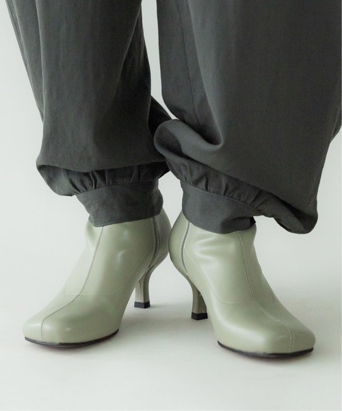 LE VERNIS（ル・ベルニ）の「LE VERNIS(ル・ベルニ)Round stretch short boots（ブーツ・レディース・カーキ/ブラック/ベージュ・23.5/23/24.5/24）」の4枚目の写真