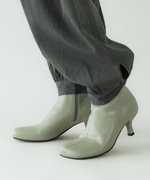 LE VERNIS（ル・ベルニ）の「LE VERNIS(ル・ベルニ)Round stretch short boots（ブーツ・レディース・カーキ/ブラック/ベージュ・23.5/23/24.5/24）」の6枚目の写真