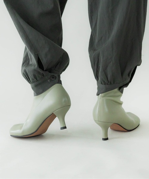 LE VERNIS（ル・ベルニ）の「LE VERNIS(ル・ベルニ)Round stretch short boots（ブーツ・レディース・カーキ/ブラック/ベージュ・23.5/23/24.5/24）」の8枚目の写真