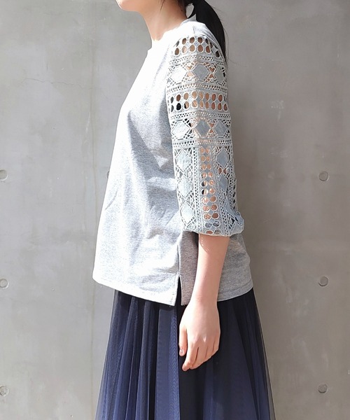 Q（キュー）の「袖レースプルオーバー（Tシャツ/カットソー・レディース・ホワイト/ライトグレー・MEDIUM）」の8枚目の写真