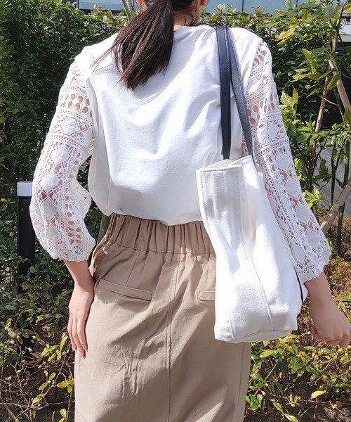 Q（キュー）の「袖レースプルオーバー（Tシャツ/カットソー・レディース・ホワイト/ライトグレー・MEDIUM）」の3枚目の写真