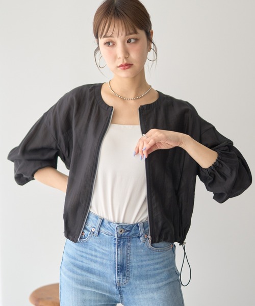 earth music&ecology（アースミュージックアンドエコロジー）の「シアーショートシャツブルゾン（ブルゾン・レディース・グレイッシュベージュ/ブラック/オフホワイト・FREE）」の4枚目の写真