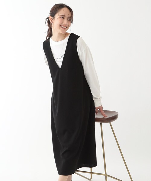 SHOO・LA・RUE（シューラルー）の「【洗える】フレアラインが美しい サラっと着られる Vネックジャンドレ（ワンピース・レディース・ネイビー/ブラック/ナチュラル・01/02/03/04）」の4枚目の写真