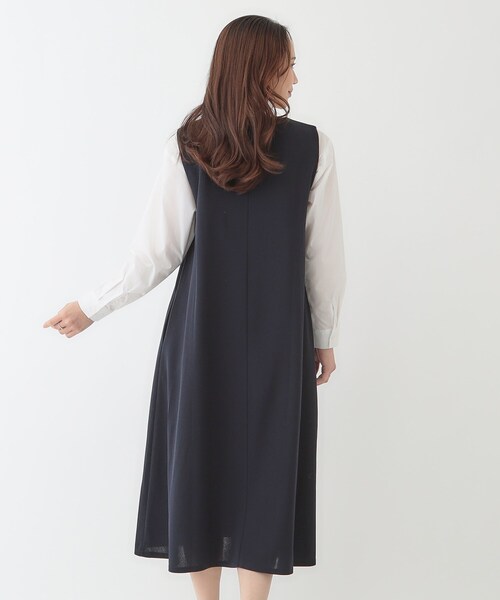 SHOO・LA・RUE（シューラルー）の「【洗える】フレアラインが美しい サラっと着られる Vネックジャンドレ（ワンピース・レディース・ネイビー/ブラック/ナチュラル・01/02/03/04）」の13枚目の写真