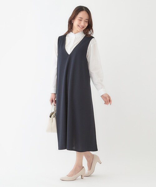 SHOO・LA・RUE（シューラルー）の「【洗える】フレアラインが美しい サラっと着られる Vネックジャンドレ（ワンピース・レディース・ネイビー/ブラック/ナチュラル・01/02/03/04）」の14枚目の写真