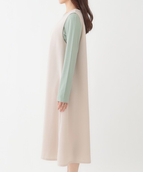 SHOO・LA・RUE（シューラルー）の「【洗える】フレアラインが美しい サラっと着られる Vネックジャンドレ（ワンピース・レディース・ネイビー/ブラック/ナチュラル・01/02/03/04）」の17枚目の写真