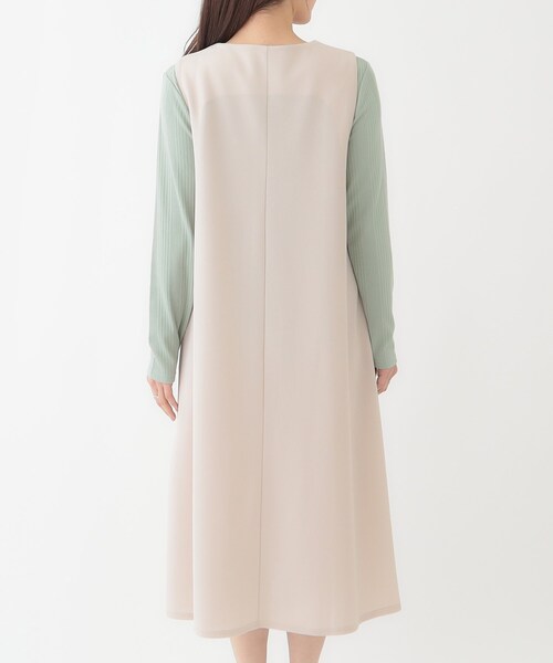 SHOO・LA・RUE（シューラルー）の「【洗える】フレアラインが美しい サラっと着られる Vネックジャンドレ（ワンピース・レディース・ネイビー/ブラック/ナチュラル・01/02/03/04）」の18枚目の写真