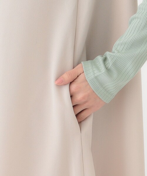 SHOO・LA・RUE（シューラルー）の「【洗える】フレアラインが美しい サラっと着られる Vネックジャンドレ（ワンピース・レディース・ネイビー/ブラック/ナチュラル・01/02/03/04）」の22枚目の写真