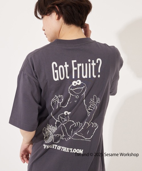 FRUIT OF THE LOOM(フルーツオブザルーム)の「SESAME STREET×FTL Illust T-Shirt E / コラボ / セサミストリート / 半袖 / バック / キャラクター / イラスト / プリント / ワンポイント / ロゴ / ユニセックス(Tシャツ/カットソー・メンズ・ミント/ブラック・S/M/L)」の2枚目の写真