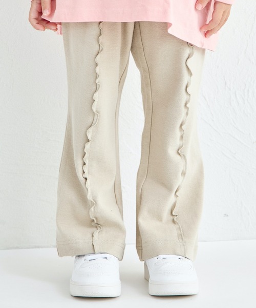 pairmanon(ペアマノン)の「ストレッチ素材 メロー フレアパンツ(その他パンツ・キッズ・ブラック/グリーン系その他/ドット/ベージュ/ピンク/イエロー系その他/ラベンダー・120/130/110/140/150/90/100)」の2枚目の写真