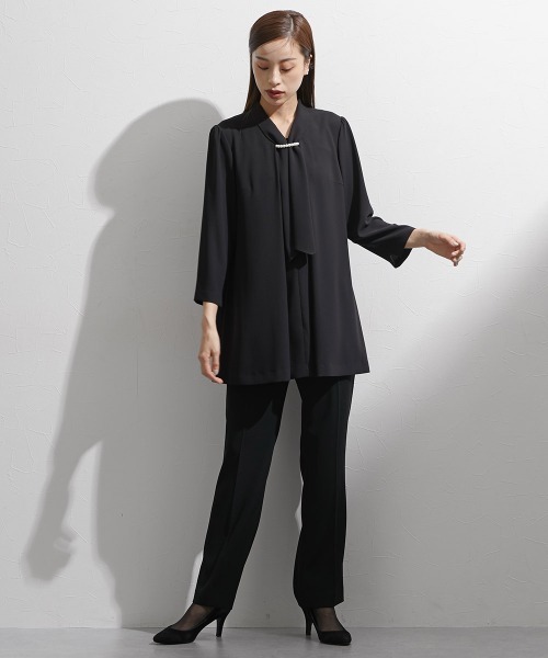 nissen（ニッセン）の「袱紗も入るポケット付き｜喪服・礼服｜洗える｜防しわ（イージーケア）｜ストレッチ｜ノーカラージャケット｜3点セット｜ジャケット｜ブラウス｜パンツ｜フロントファスナー｜〔Callarus〕（スーツセット・レディース・ブラック・M/L/LL/3L/S）」の15枚目の写真