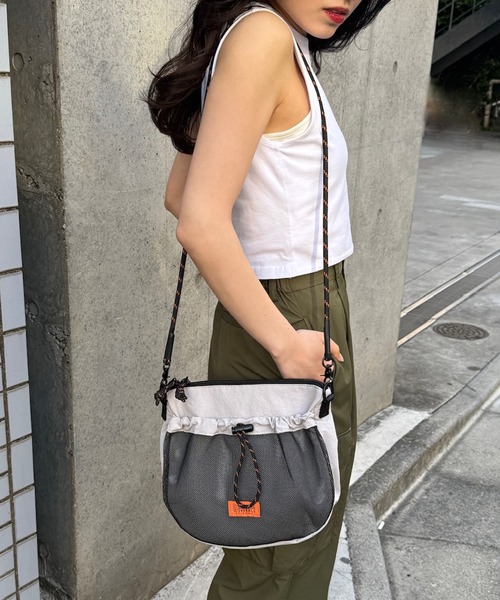 UNIVERSAL OVERALL（ユニバーサルオーバーオール）の「【UNIVERSAL OVERALL】UO フロントメッシュザイルショルダー UVO-195（ショルダーバッグ・レディース・ブラック/ベージュ/ブルー/ライトグレー/モカ/オレンジ・FREE）」の9枚目の写真