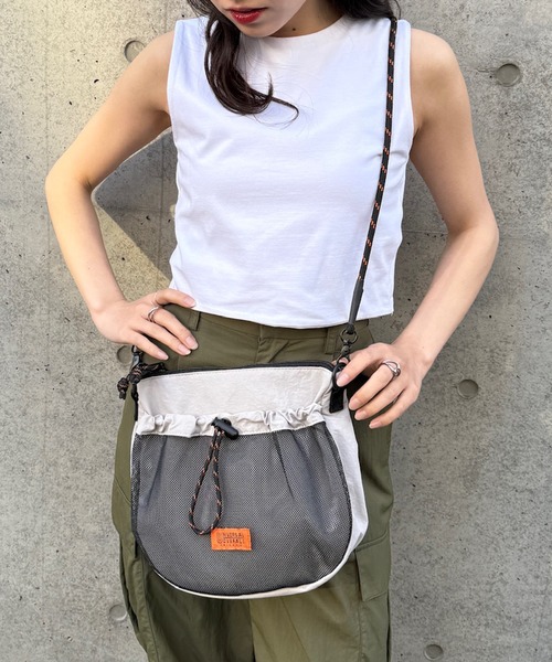 UNIVERSAL OVERALL（ユニバーサルオーバーオール）の「【UNIVERSAL OVERALL】UO フロントメッシュザイルショルダー UVO-195（ショルダーバッグ・レディース・ブラック/ベージュ/ブルー/ライトグレー/モカ/オレンジ・FREE）」の7枚目の写真