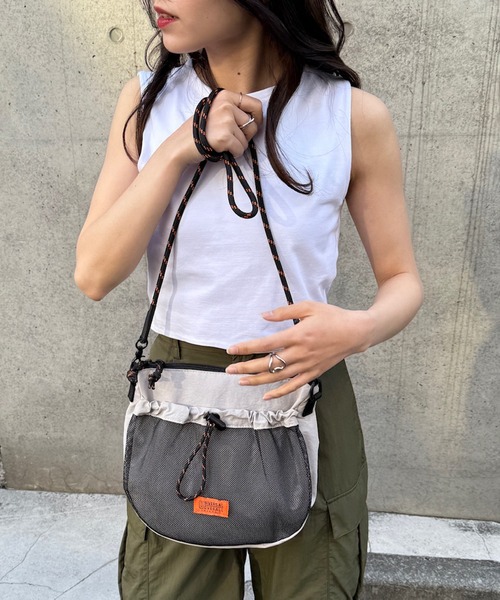 UNIVERSAL OVERALL（ユニバーサルオーバーオール）の「【UNIVERSAL OVERALL】UO フロントメッシュザイルショルダー UVO-195（ショルダーバッグ・レディース・ブラック/ベージュ/ブルー/ライトグレー/モカ/オレンジ・FREE）」の8枚目の写真