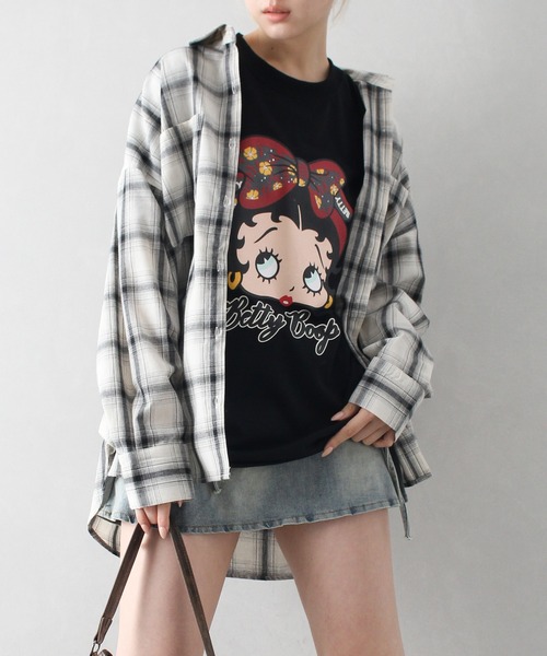 SpRay(スプレイ)の「ベティープリントビッグTシャツ(Tシャツ/カットソー・レディース・オフホワイト/チャコールグレー/ブラック・FREE)」の17枚目の写真