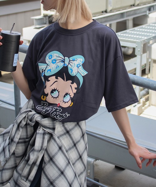 SpRay(スプレイ)の「ベティープリントビッグTシャツ(Tシャツ/カットソー・レディース・オフホワイト/チャコールグレー/ブラック・FREE)」の22枚目の写真