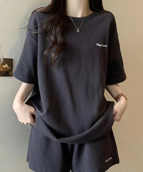 LAFFMO（ラフモ）の「ワンポイント刺繍Tシャツ＆ショートパンツ 上下セット（スウェット・レディース・ベージュ/ダークグレー/ブルー・L/M）」の2枚目の写真