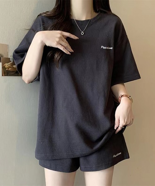 LAFFMO（ラフモ）の「ワンポイント刺繍Tシャツ＆ショートパンツ 上下セット（スウェット・レディース・ベージュ/ダークグレー/ブルー・L/M）」の5枚目の写真