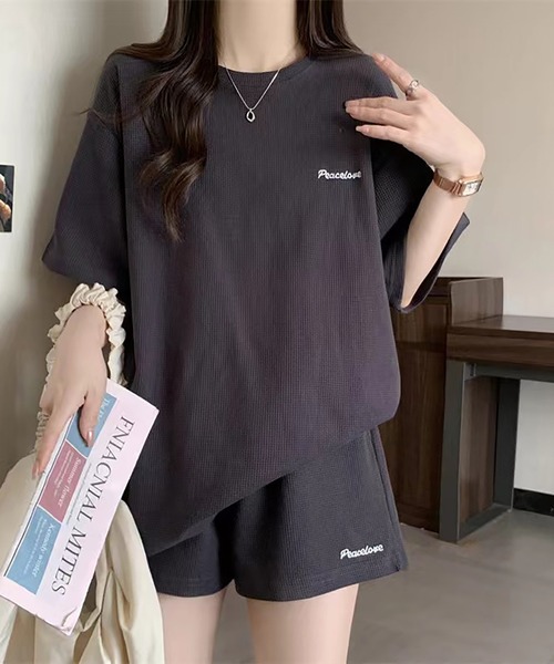 LAFFMO（ラフモ）の「ワンポイント刺繍Tシャツ＆ショートパンツ 上下セット（スウェット・レディース・ベージュ/ダークグレー/ブルー・L/M）」の8枚目の写真