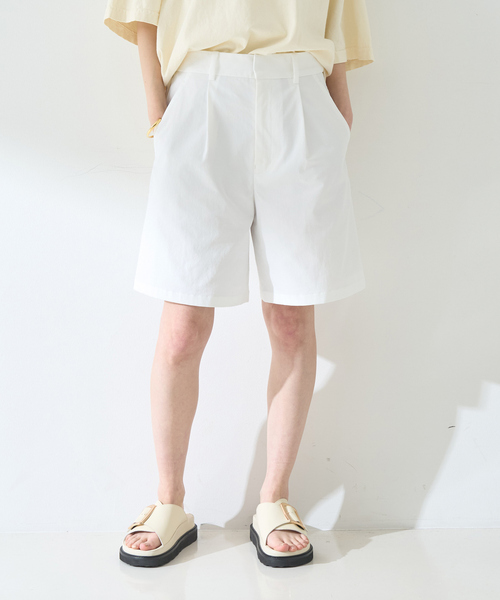Rouge vif(ルージュヴィフ)の「フロントタックショートパンツ(その他パンツ・レディース・ベージュ/ホワイト/ブラック・36/38)」の4枚目の写真