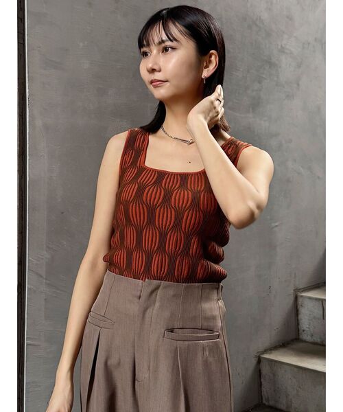 MURUA（ムルーア）の「ウェーブパターンニットタンク（タンクトップ・レディース・ブラック/アイボリー/ブルー/オレンジ・FREE）」の11枚目の写真