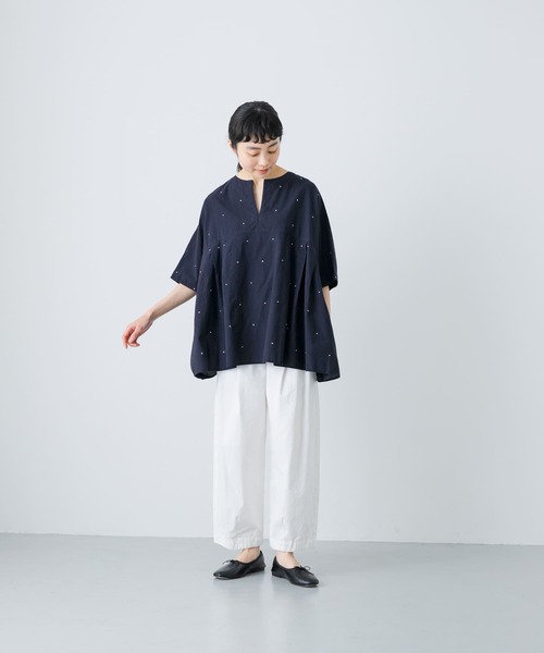 かぐれ（カグレ）の「ドット刺しゅうワイドプルオーバー（シャツ