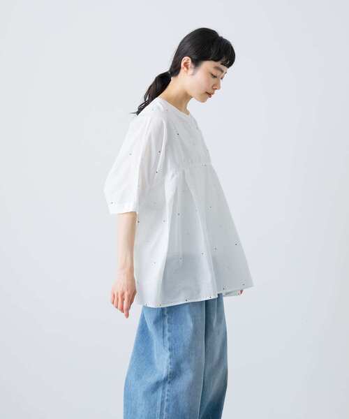 かぐれ（カグレ）の「ドット刺しゅうワイドプルオーバー（シャツ